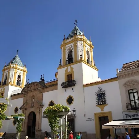 Stylish 3 Bed House 2 Bathrooms, With Patio, Roof Terrace And Communal Pool 5 Minutes Away From The Beautiful Spanish White Village Of Pueblo And Only 20 Mins From The Sea 컨트리하우스 카사레스