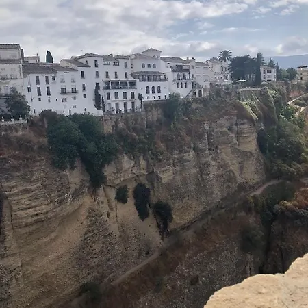 Stylish 3 Bed House 2 Bathrooms, With Patio, Roof Terrace And Communal Pool 5 Minutes Away From The Beautiful Spanish White Village Of Pueblo And Only 20 Mins From The Sea * 카사레스
