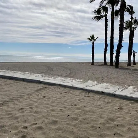 Stylish 3 Bed House 2 Bathrooms, With Patio, Roof Terrace And Communal Pool 5 Minutes Away From The Beautiful Spanish White Village Of Pueblo And Only 20 Mins From The Sea * 카사레스