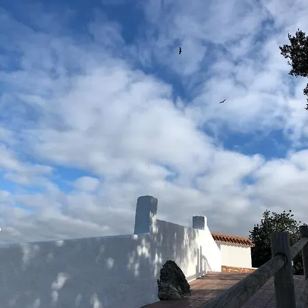 Stylish 3 Bed House 2 Bathrooms, With Patio, Roof Terrace And Communal Pool 5 Minutes Away From The Beautiful Spanish White Village Of Pueblo And Only 20 Mins From The Sea *