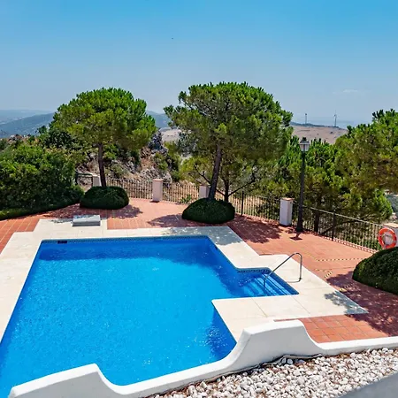 Stylish 3 Bed House 2 Bathrooms, With Patio, Roof Terrace And Communal Pool 5 Minutes Away From The Beautiful Spanish White Village Of Pueblo And Only 20 Mins From The Sea 컨트리하우스 카사레스