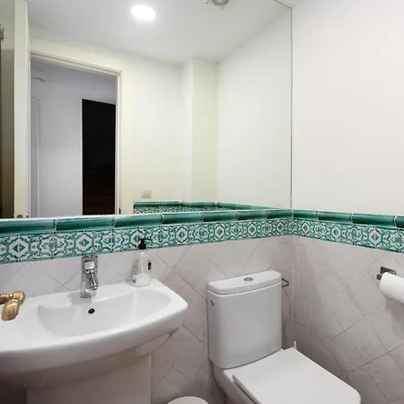 Stylish 3 Bed House 2 Bathrooms, With Patio, Roof Terrace And Communal Pool 5 Minutes Away From The Beautiful Spanish White Village Of Pueblo And Only 20 Mins From The Sea