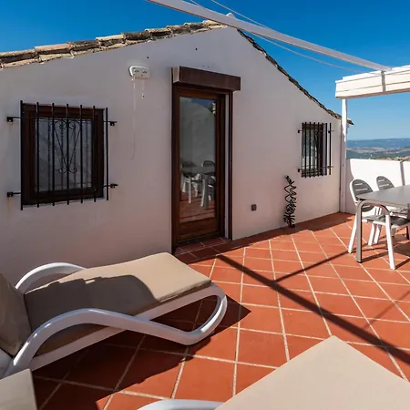 Stylish 3 Bed House 2 Bathrooms, With Patio, Roof Terrace And Communal Pool 5 Minutes Away From The Beautiful Spanish White Village Of Pueblo And Only 20 Mins From The Sea *