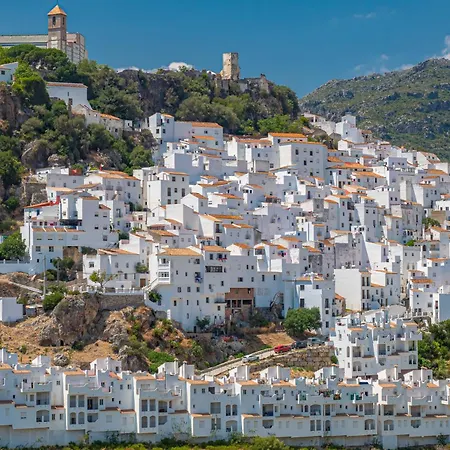 컨트리하우스 Stylish 3 Bed House 2 Bathrooms, With Patio, Roof Terrace And Communal Pool 5 Minutes Away From The Beautiful Spanish White Village Of Pueblo And Only 20 Mins From The Sea