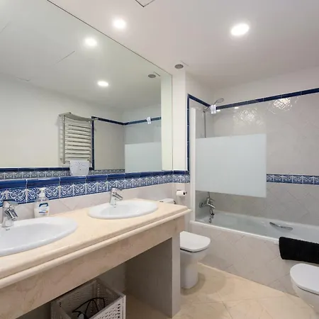 Stylish 3 Bed House 2 Bathrooms, With Patio, Roof Terrace And Communal Pool 5 Minutes Away From The Beautiful Spanish White Village Of Pueblo And Only 20 Mins From The Sea *