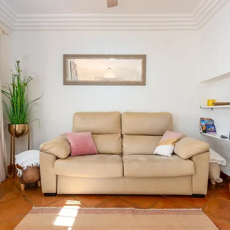 Stylish 3 Bed House 2 Bathrooms, With Patio, Roof Terrace And Communal Pool 5 Minutes Away From The Beautiful Spanish White Village Of Pueblo And Only 20 Mins From The Sea *