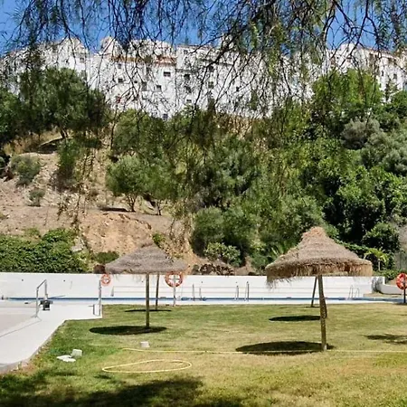 Stylish 3 Bed House 2 Bathrooms, With Patio, Roof Terrace And Communal Pool 5 Minutes Away From The Beautiful Spanish White Village Of Pueblo And Only 20 Mins From The Sea *