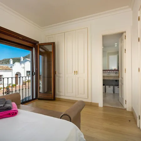 Stylish 3 Bed House 2 Bathrooms, With Patio, Roof Terrace And Communal Pool 5 Minutes Away From The Beautiful Spanish White Village Of Pueblo And Only 20 Mins From The Sea *